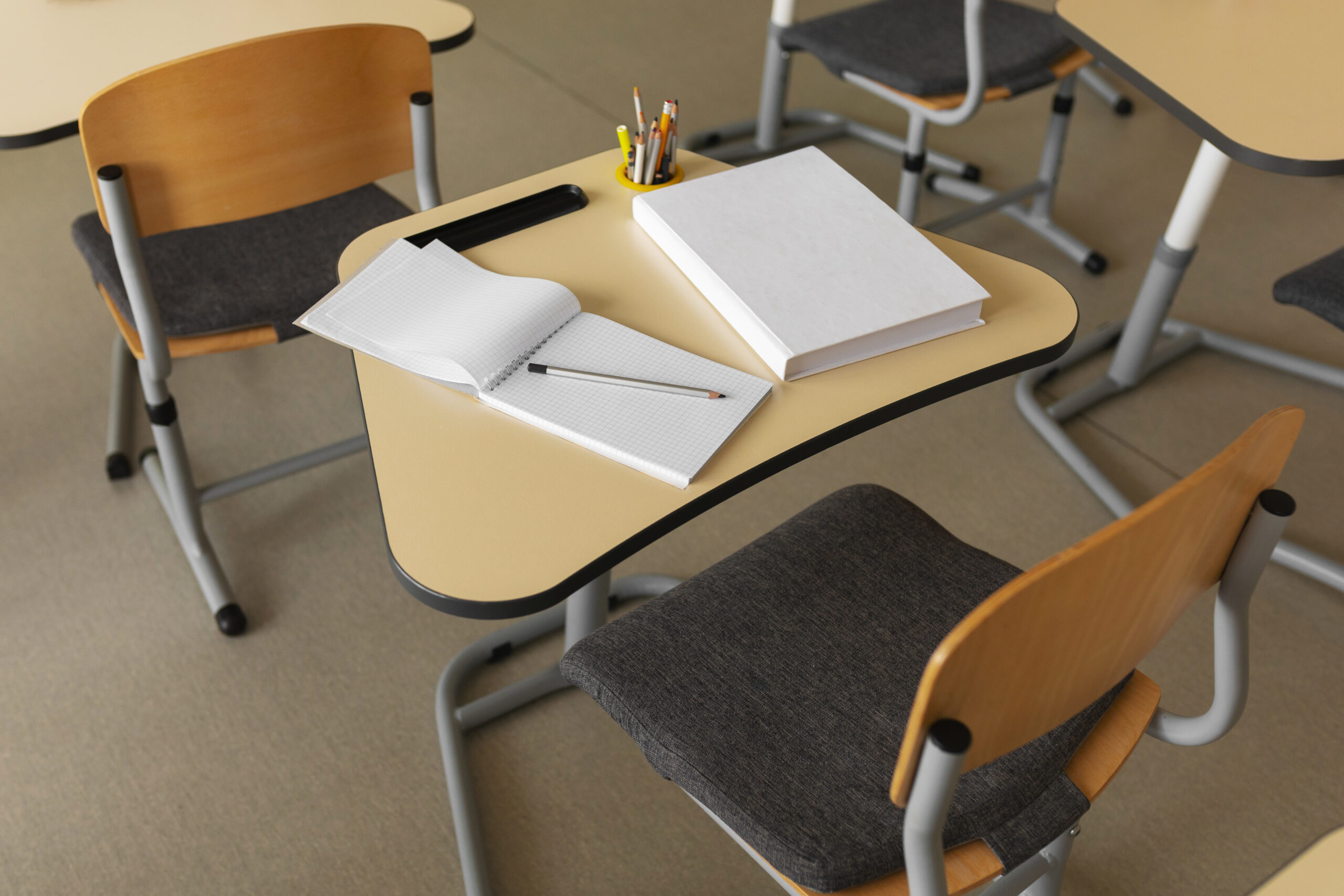 Mobiliário educacional: como escolher carteiras, mesas e cadeiras para redes de ensino?